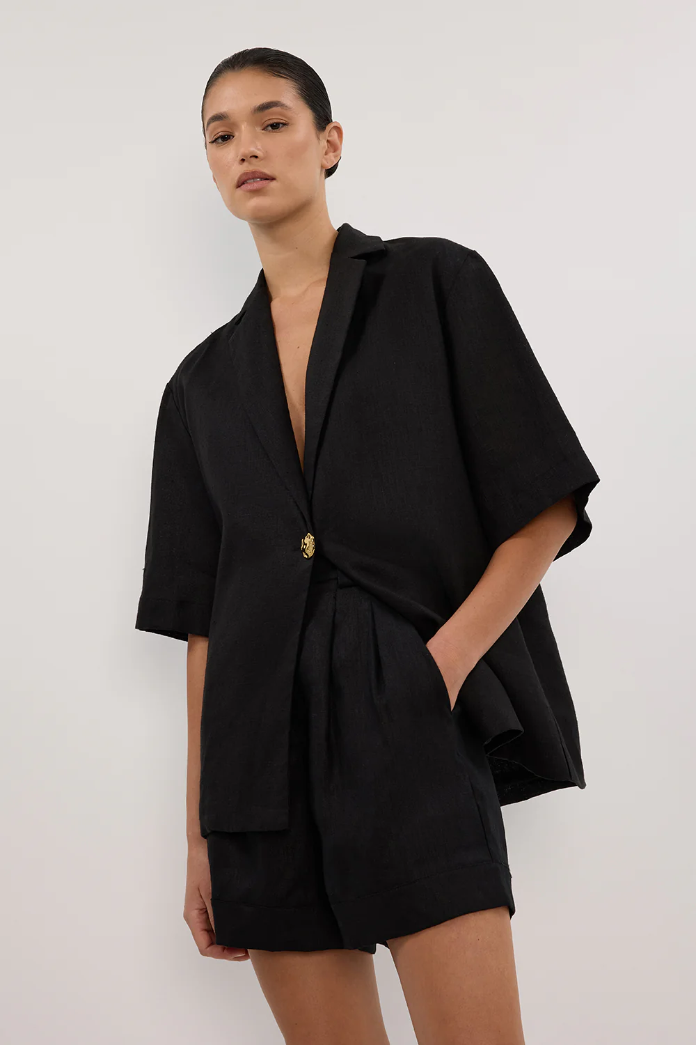 ALONDRA BLACK LINEN SHORT - Image 2