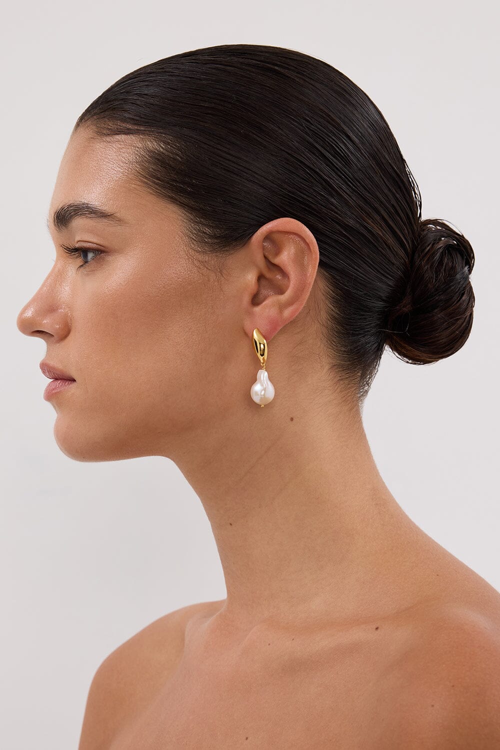 AMBER SCEATS ISOLA EARRING GOLD - Image 4