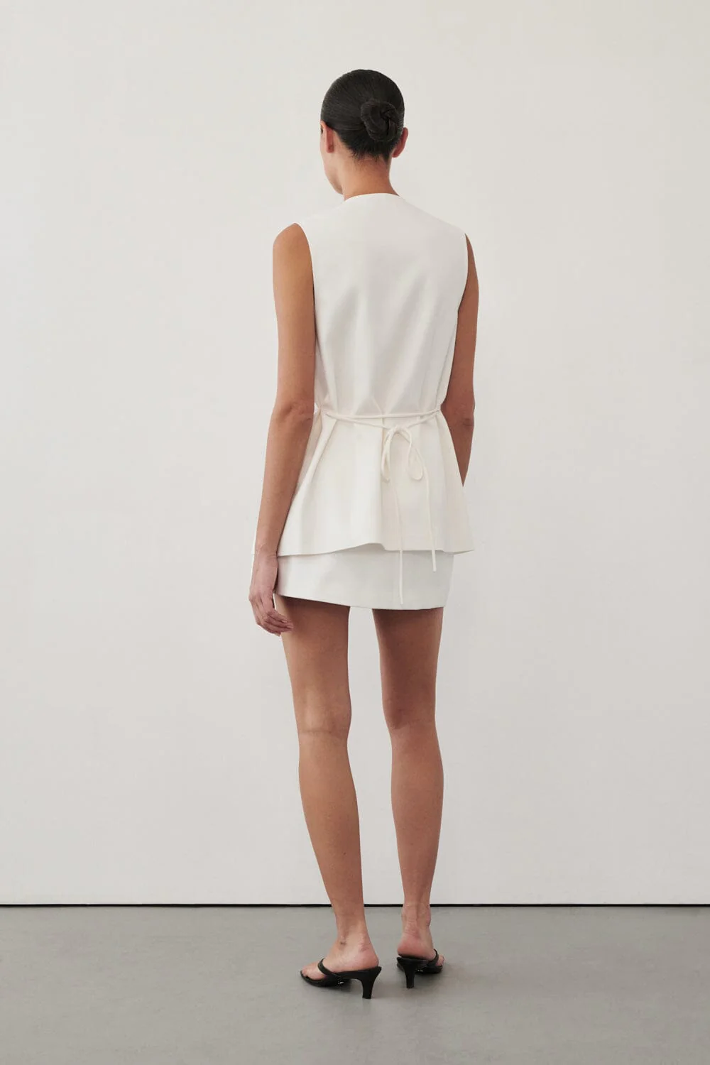 AMERY WHITE SLEEVELESS GOLD BUTTON VEST - Image 4