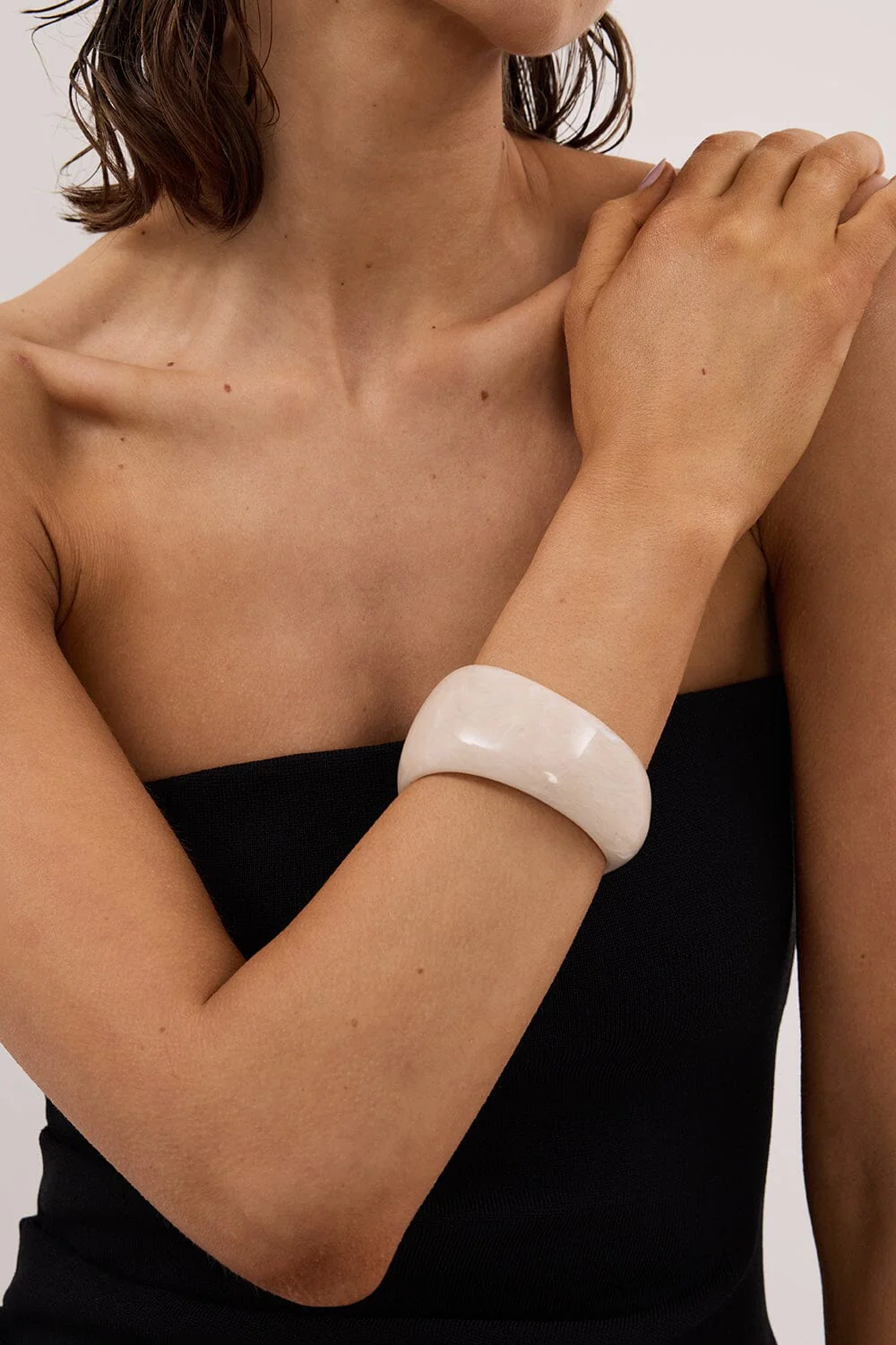 ANNA ROSSI OBESESSED CREAM BANGLE - Image 3