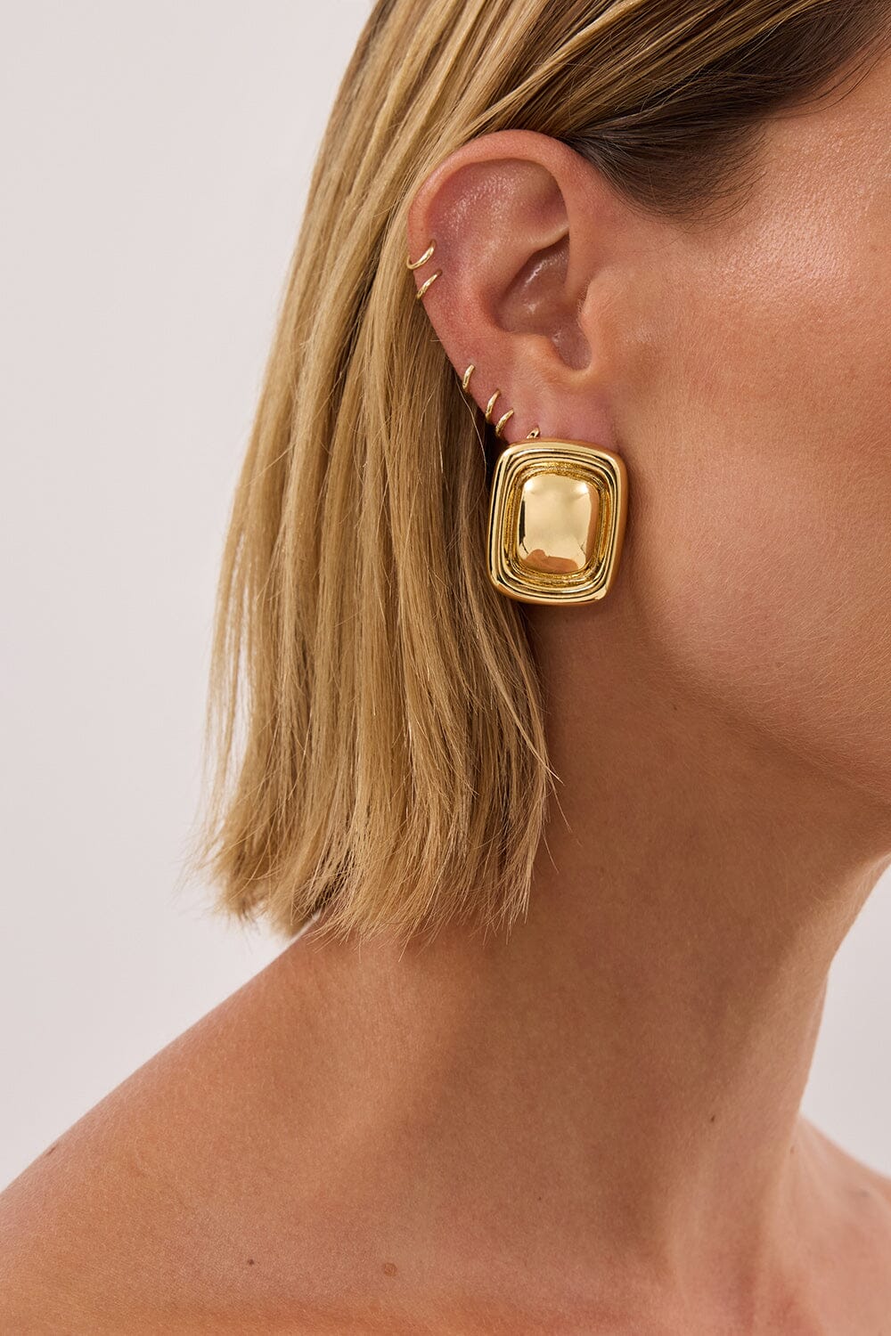 ANNA ROSSI GOLD ROME EARRING - Image 3