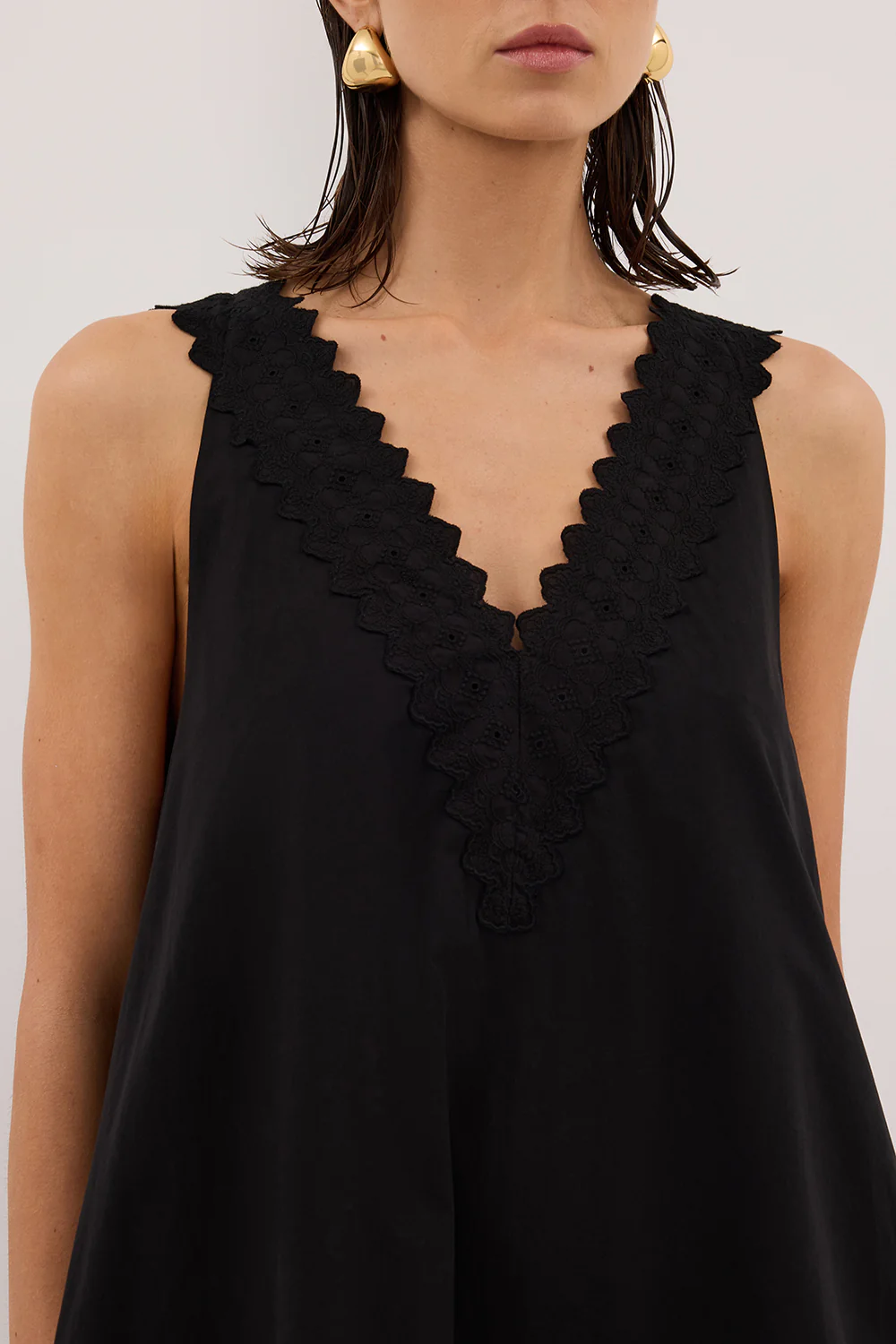 ANNABEL BLACK SLEEVELESS V NECK MINI DRESS - Image 5