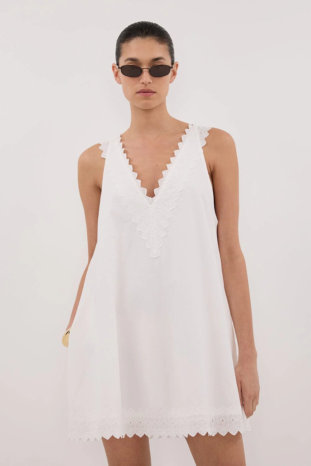 ANNABEL WHITE SLEEVELESS V NECK MINI DRESS - Image 3
