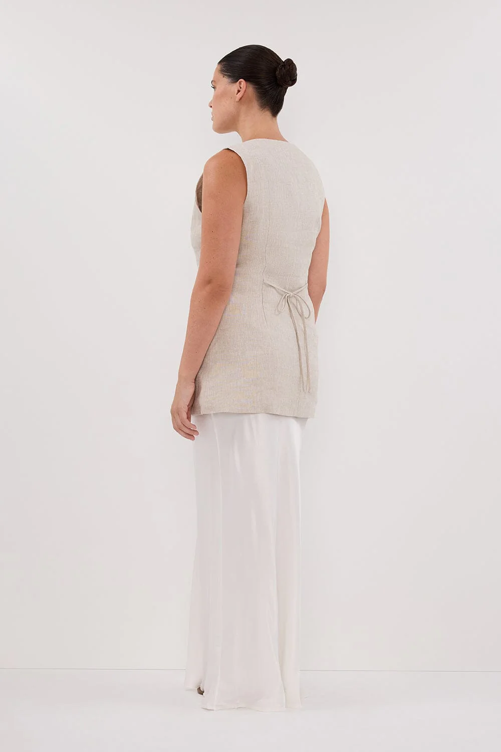 BAYLEE NATURAL SLEEVELESS LINEN TOP - Image 10