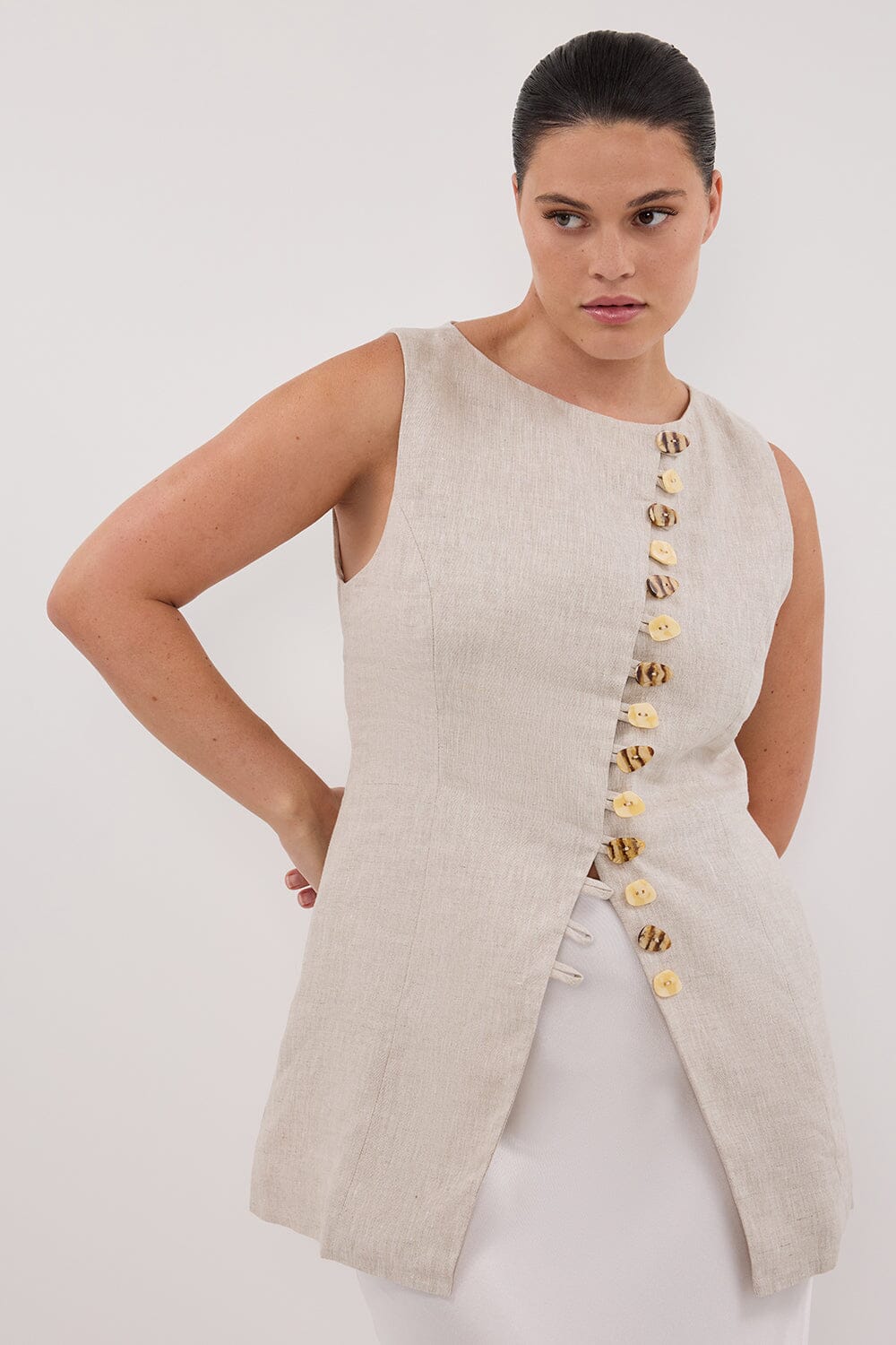 BAYLEE NATURAL SLEEVELESS LINEN TOP - Image 11