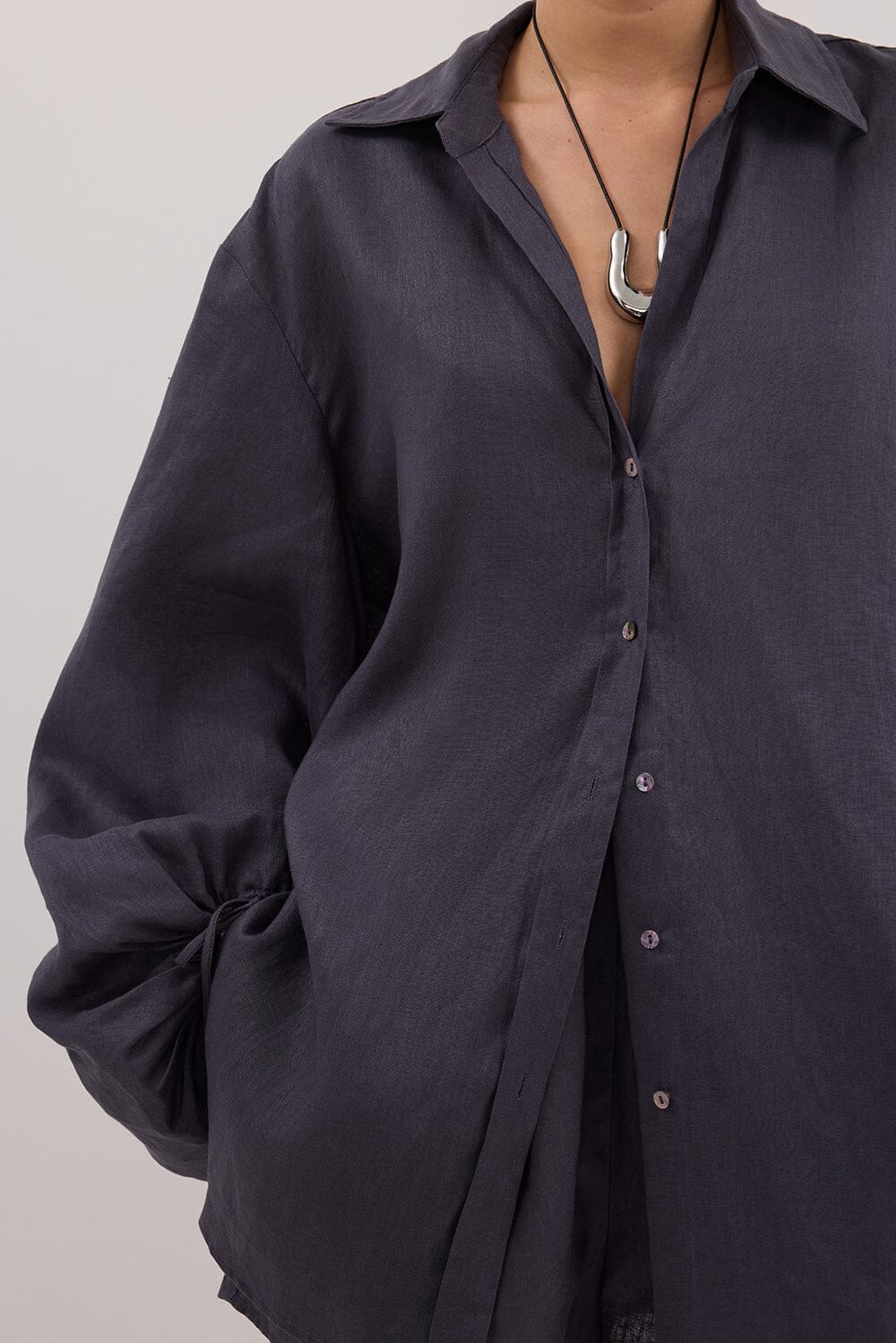 CARLA WASHED INDIGO LONG SLEEVE LINEN SHIRT - Image 6