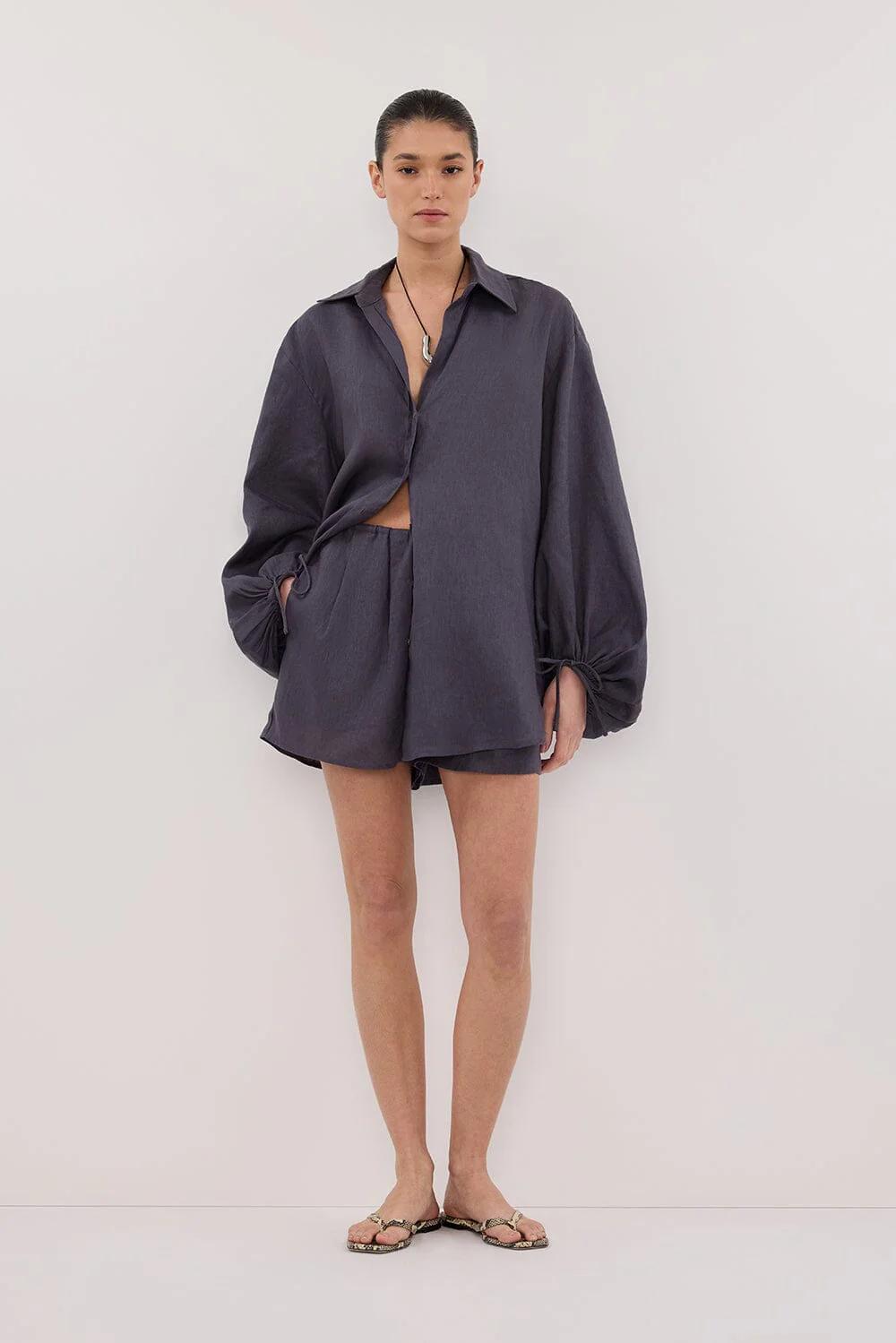 CARLA WASHED INDIGO LINEN SHORT