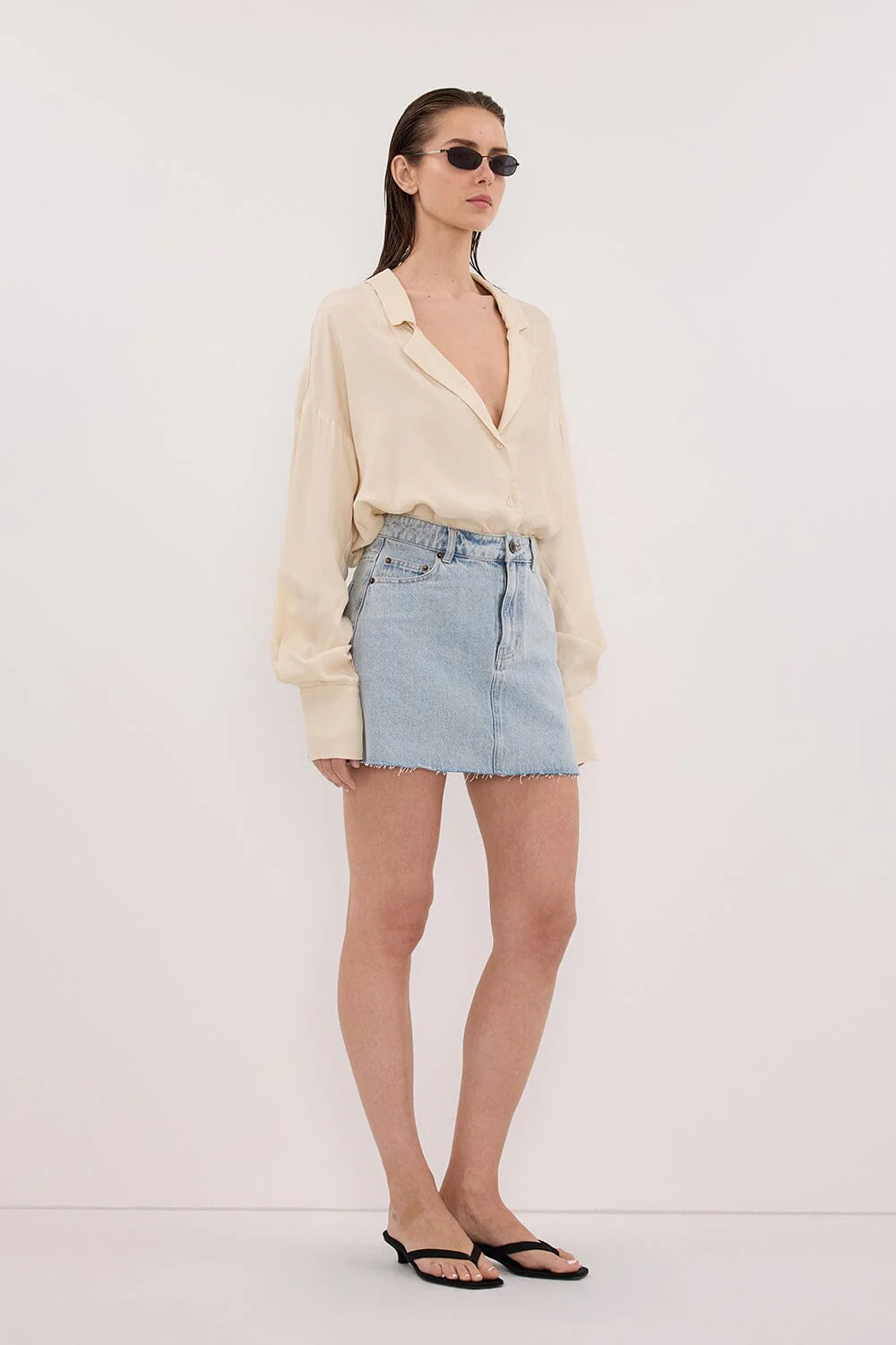 DANA LIGHT RINSE DENIM MINI SKIRT - Image 3