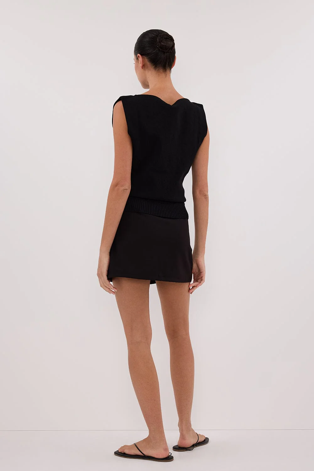 ELSA BLACK SLEEVELESS KNIT TOP - Image 4