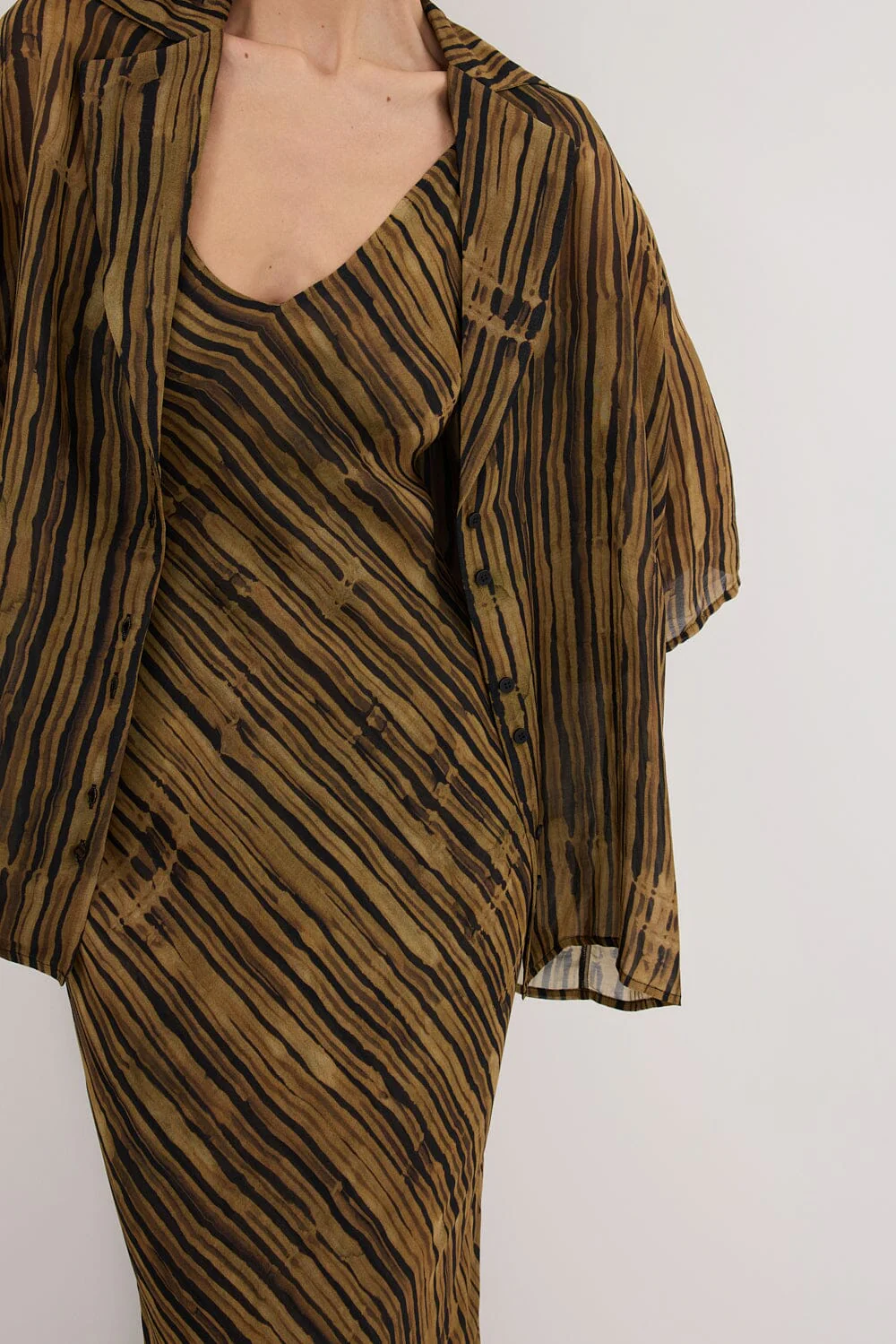 FLEUR DARK CHOCOLATE SHIRT - Image 5