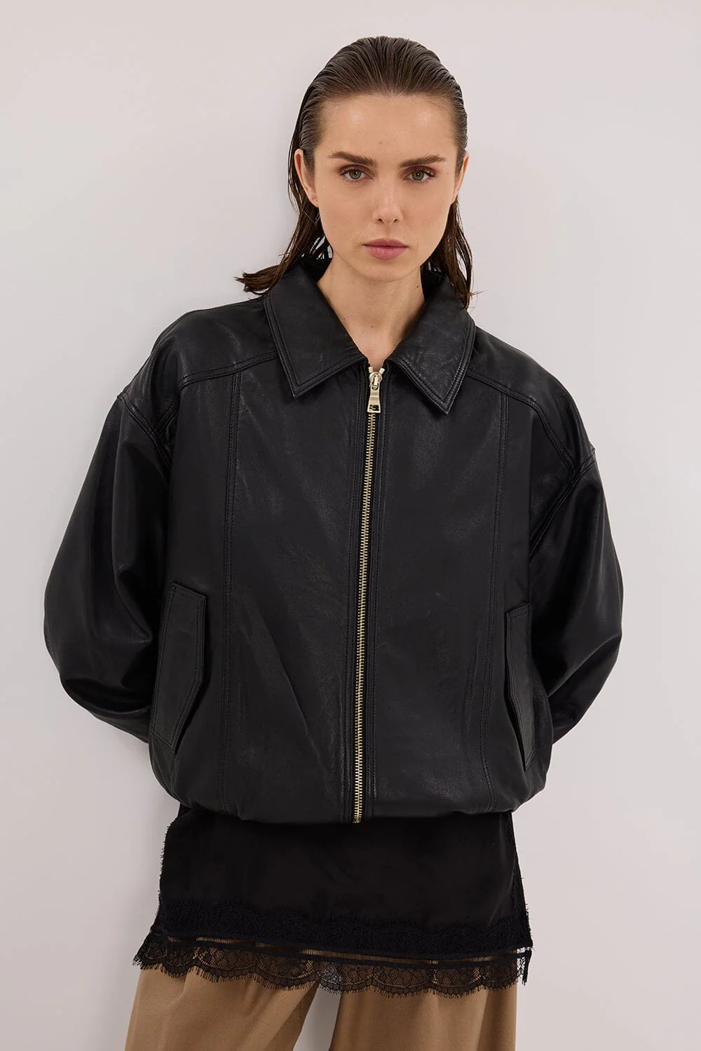 HUTTON BLACK LEATHER BOMBER JACKET - Image 2
