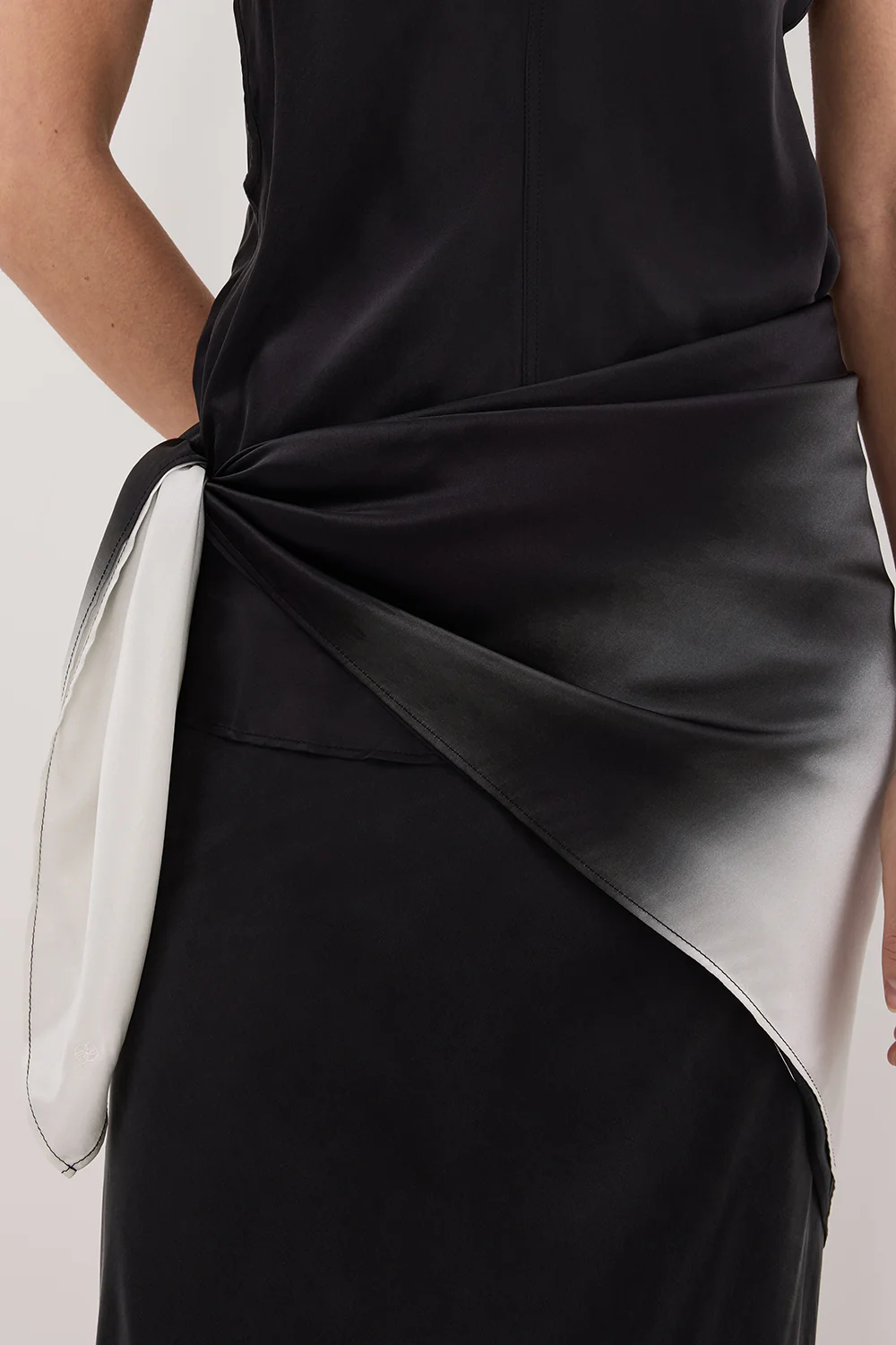 HUXLEY OMBRE SILK SCARF TOP - Image 5