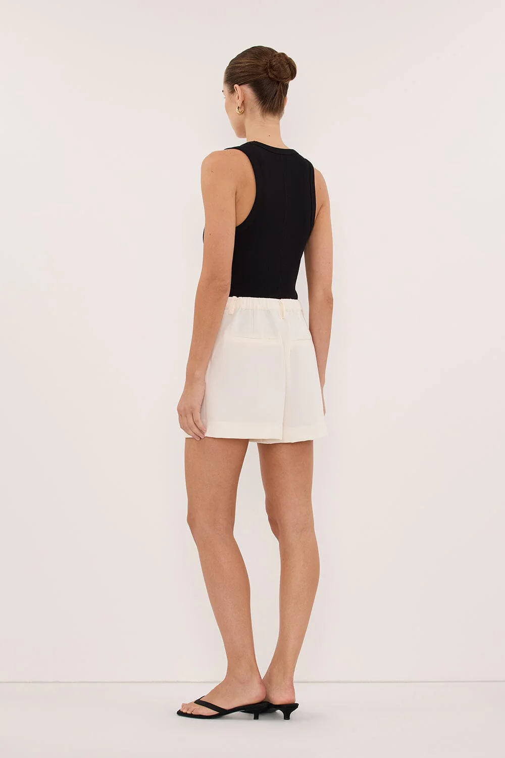 JORDY CREAM TAILORED SHORT - Image 4