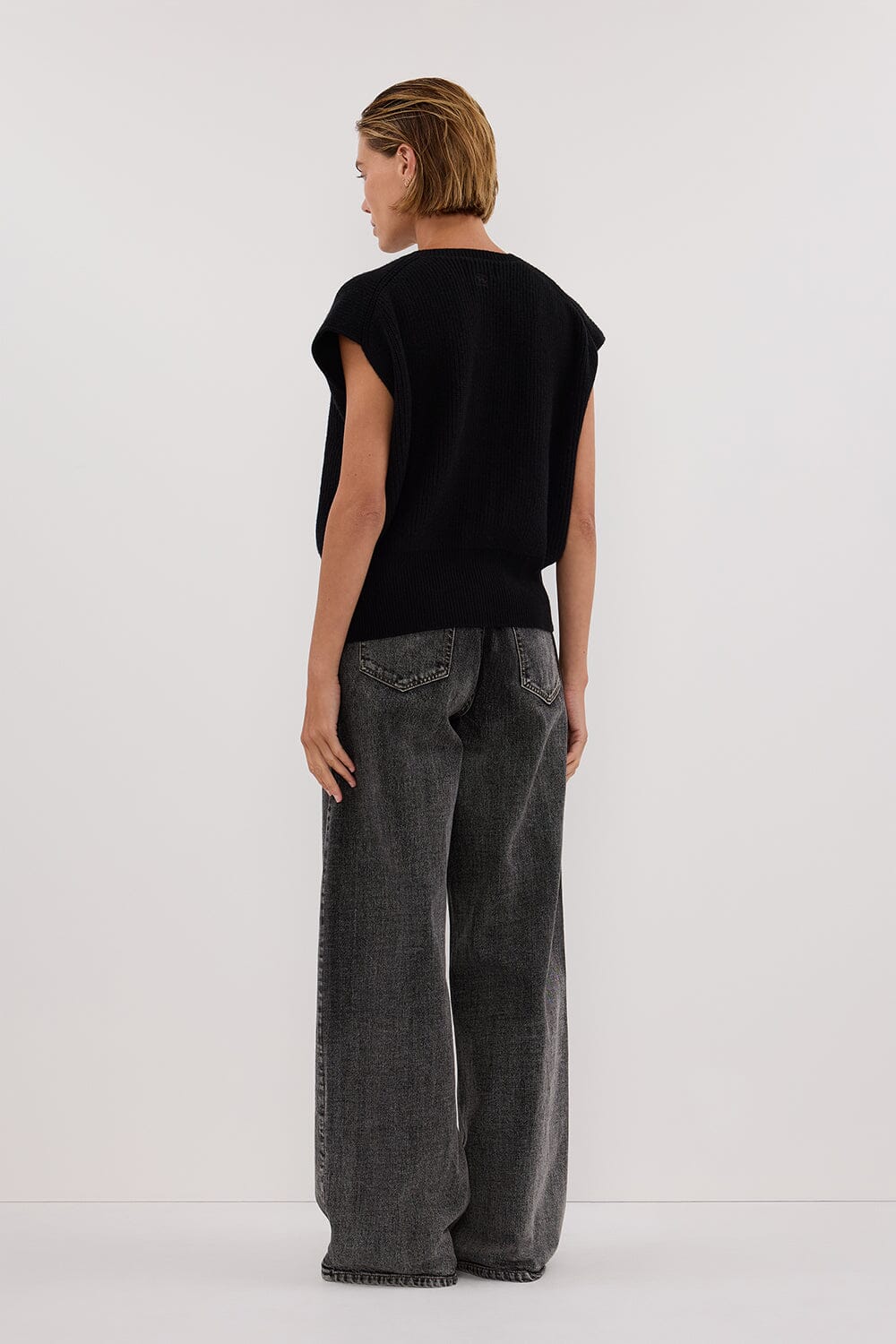 KATE BLACK KNIT VEST - Image 4