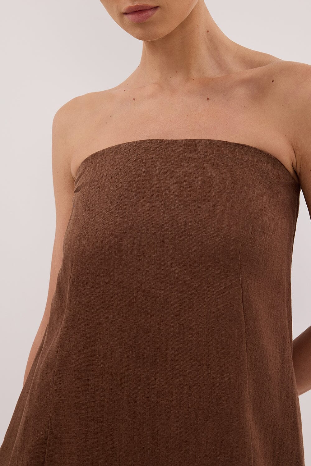 KINSLEY FONDANT LINEN STRAPLESS MIDI DRESS - Image 5