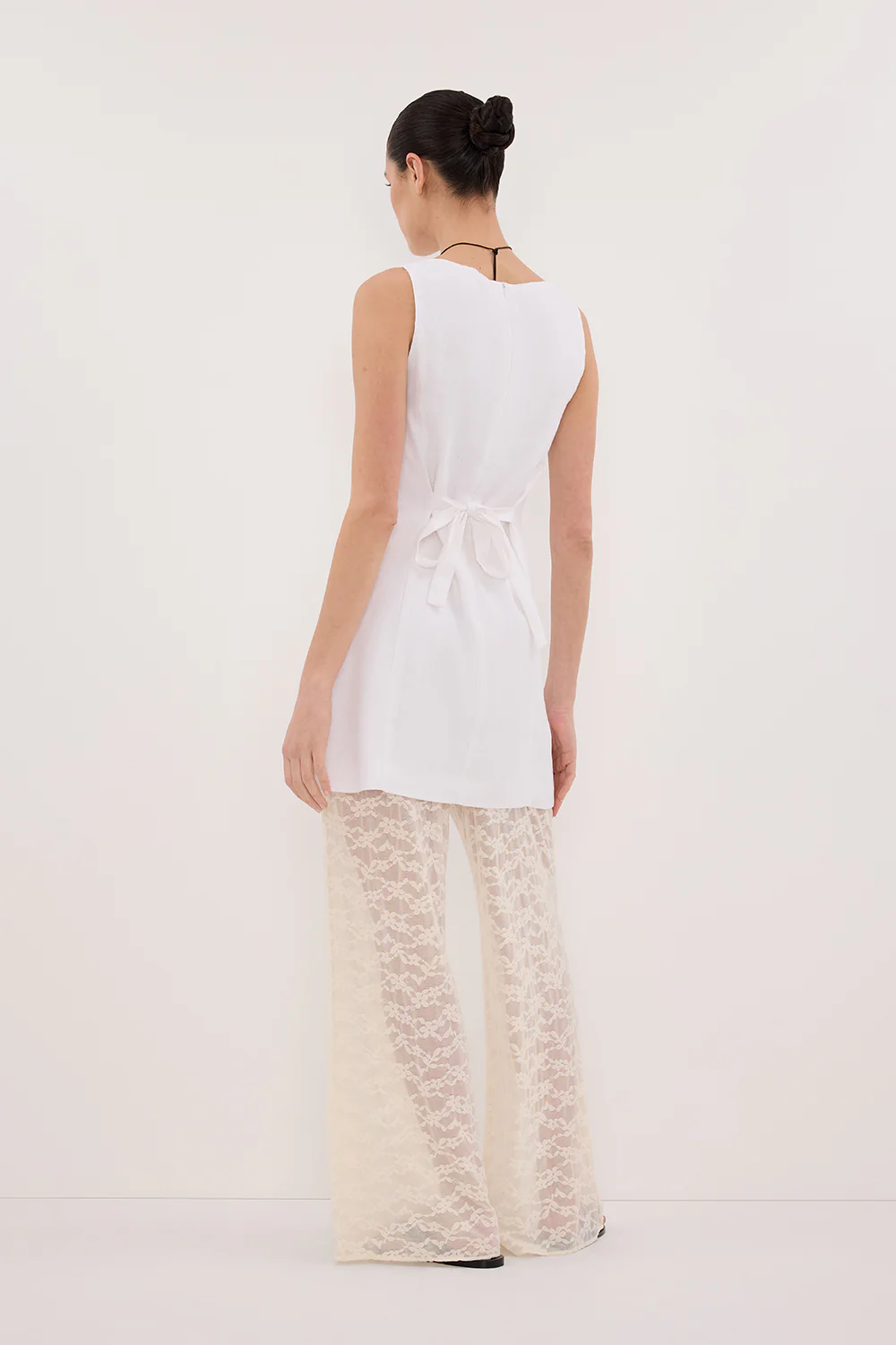 LACY WHITE SLEEVELESS LINEN MINI DRESS - Image 7