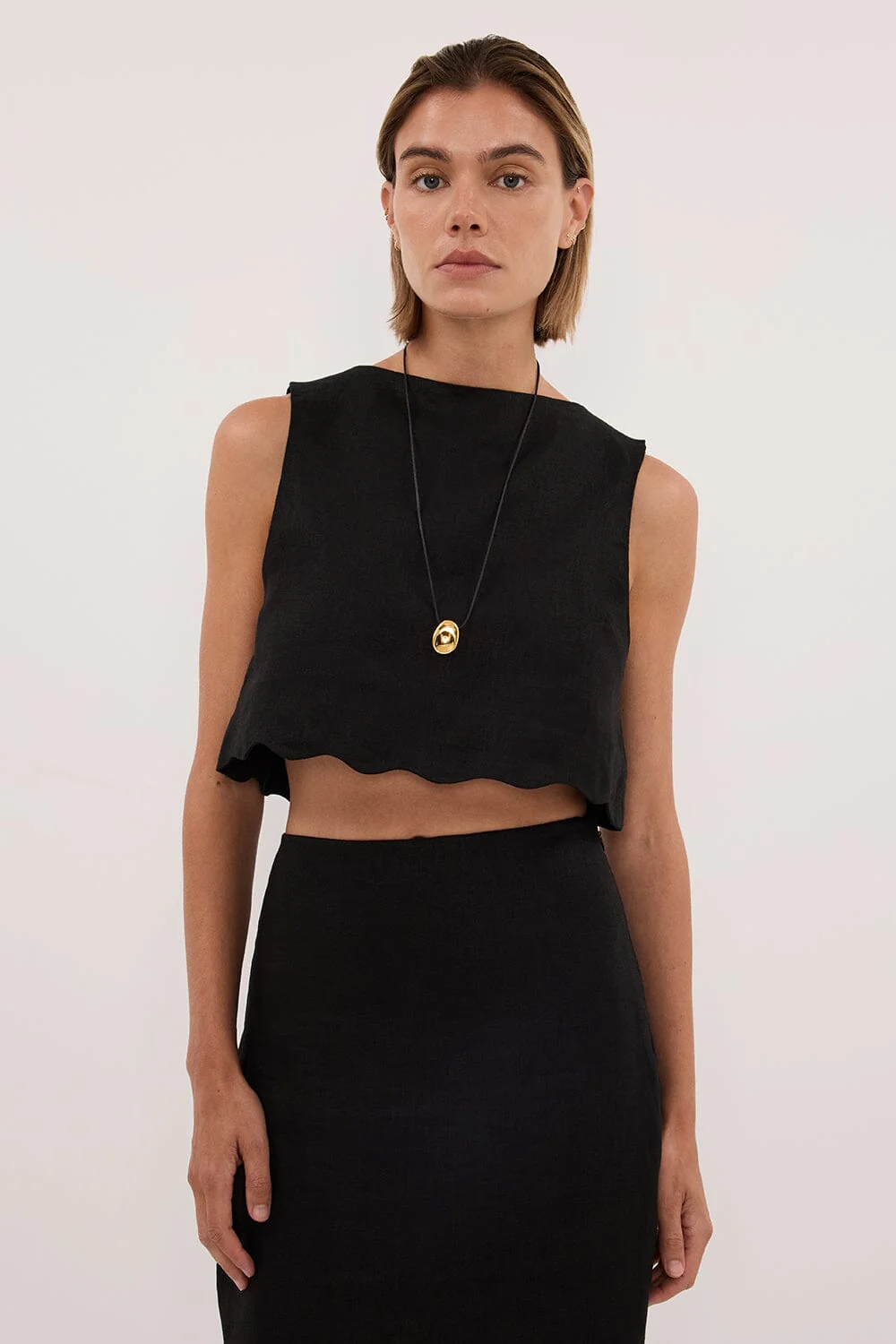 LELA BLACK LINEN CROP TOP - Image 2