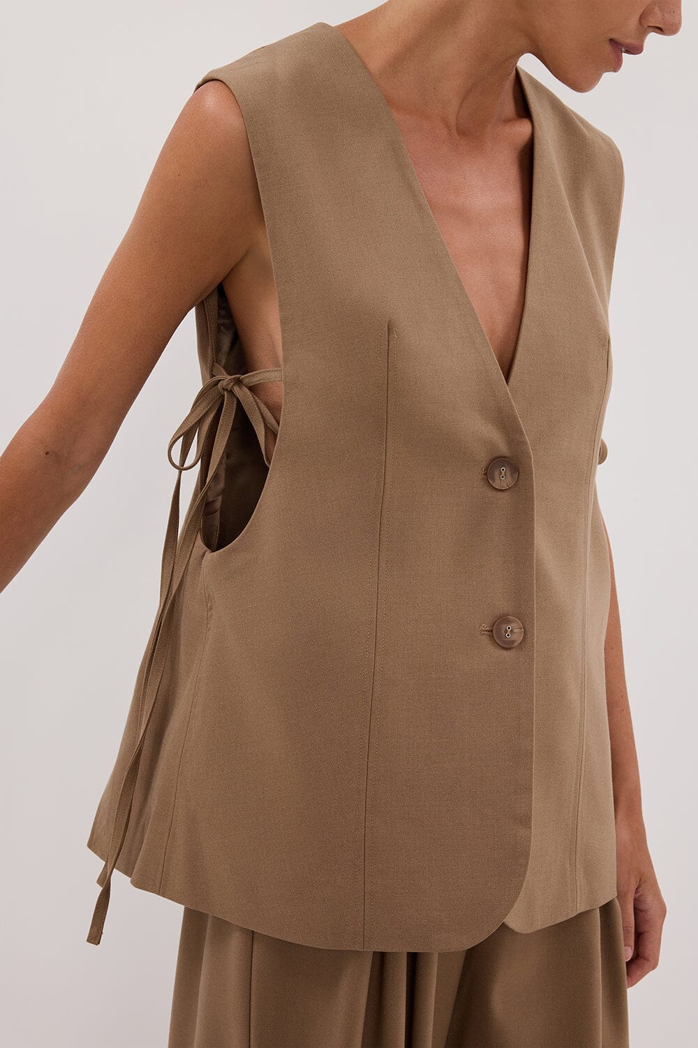 LISE TAN LOW CUT VEST - Image 5