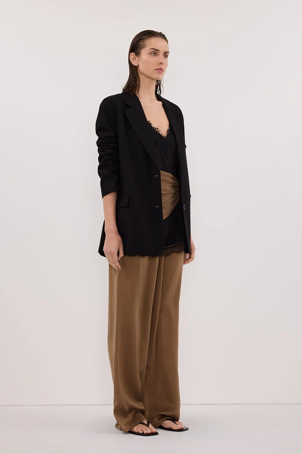 LIZA BLACK OVERSIZED BLAZER - Image 3