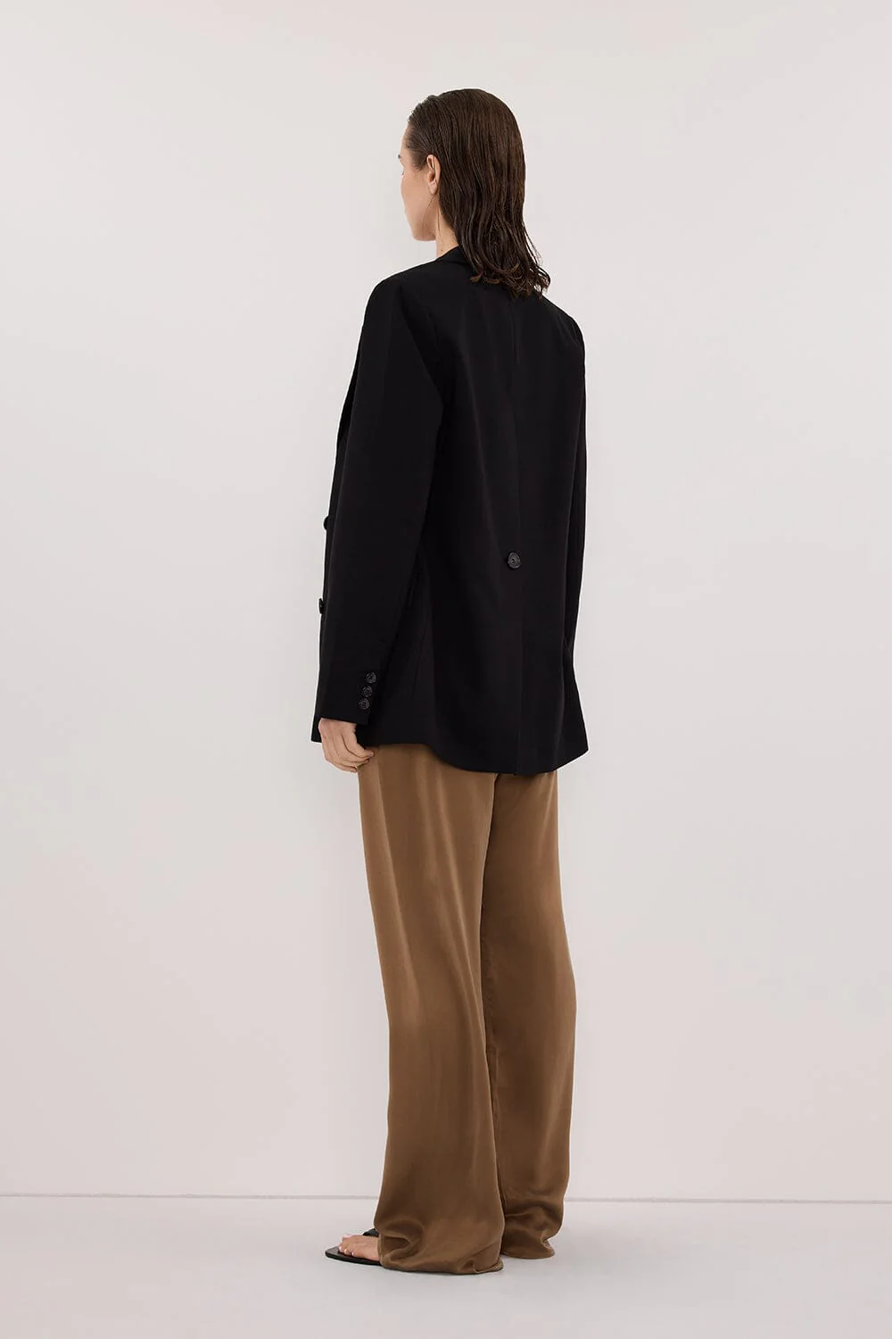 LIZA BLACK OVERSIZED BLAZER - Image 4