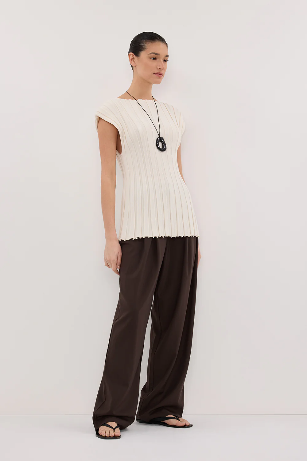 LOE CREAM SLEEVELESS KNIT TOP - Image 3
