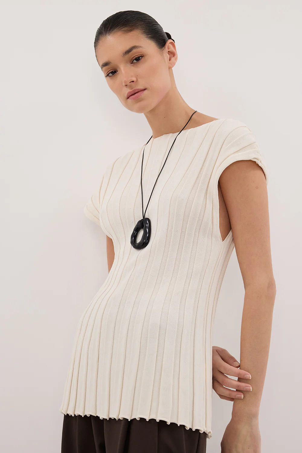 LOE CREAM SLEEVELESS KNIT TOP - Image 6