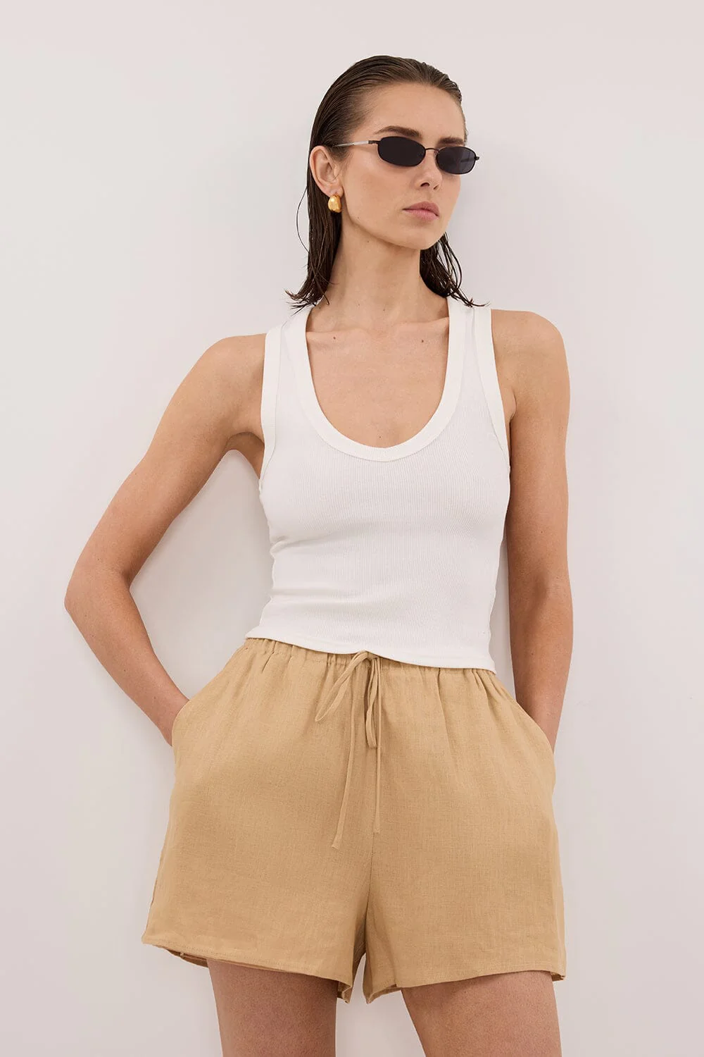 LUNE TAN LINEN SHORT - Image 2