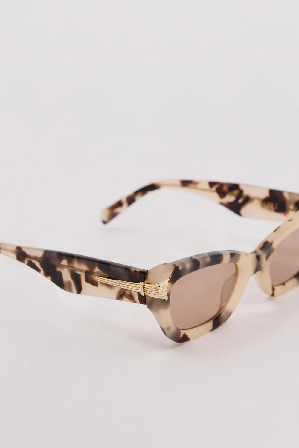 LUV LOU THE CAMERON CREAM TORT SUNGLASSES - Image 4