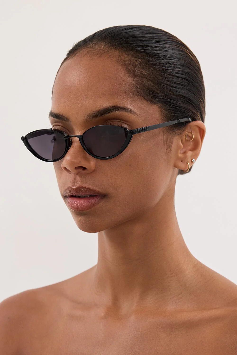 LUV LOU THE LIA BLACK SUNGLASSES - Image 2
