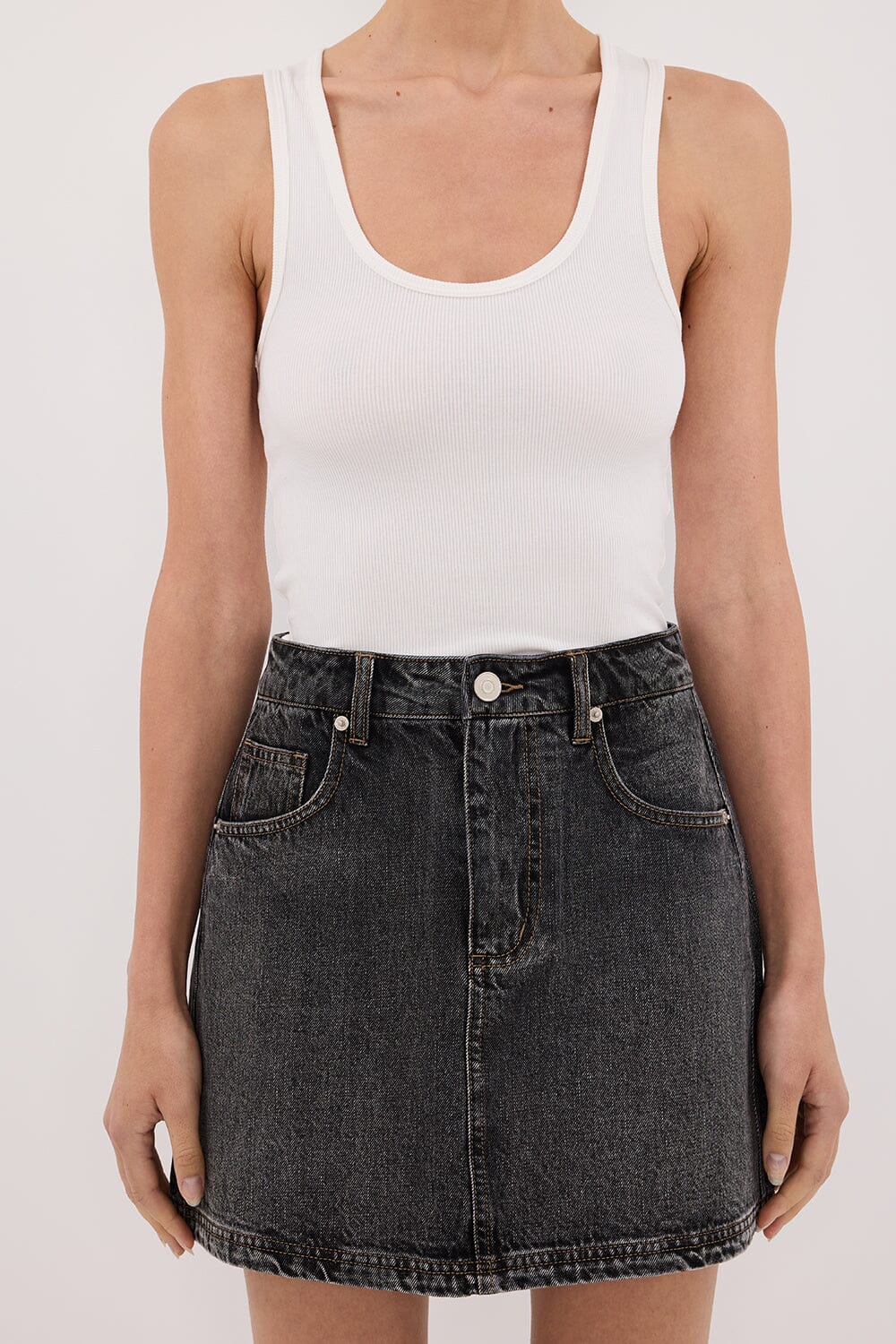 MASON WASHED BLACK DENIM MINI SKIRT - Image 5