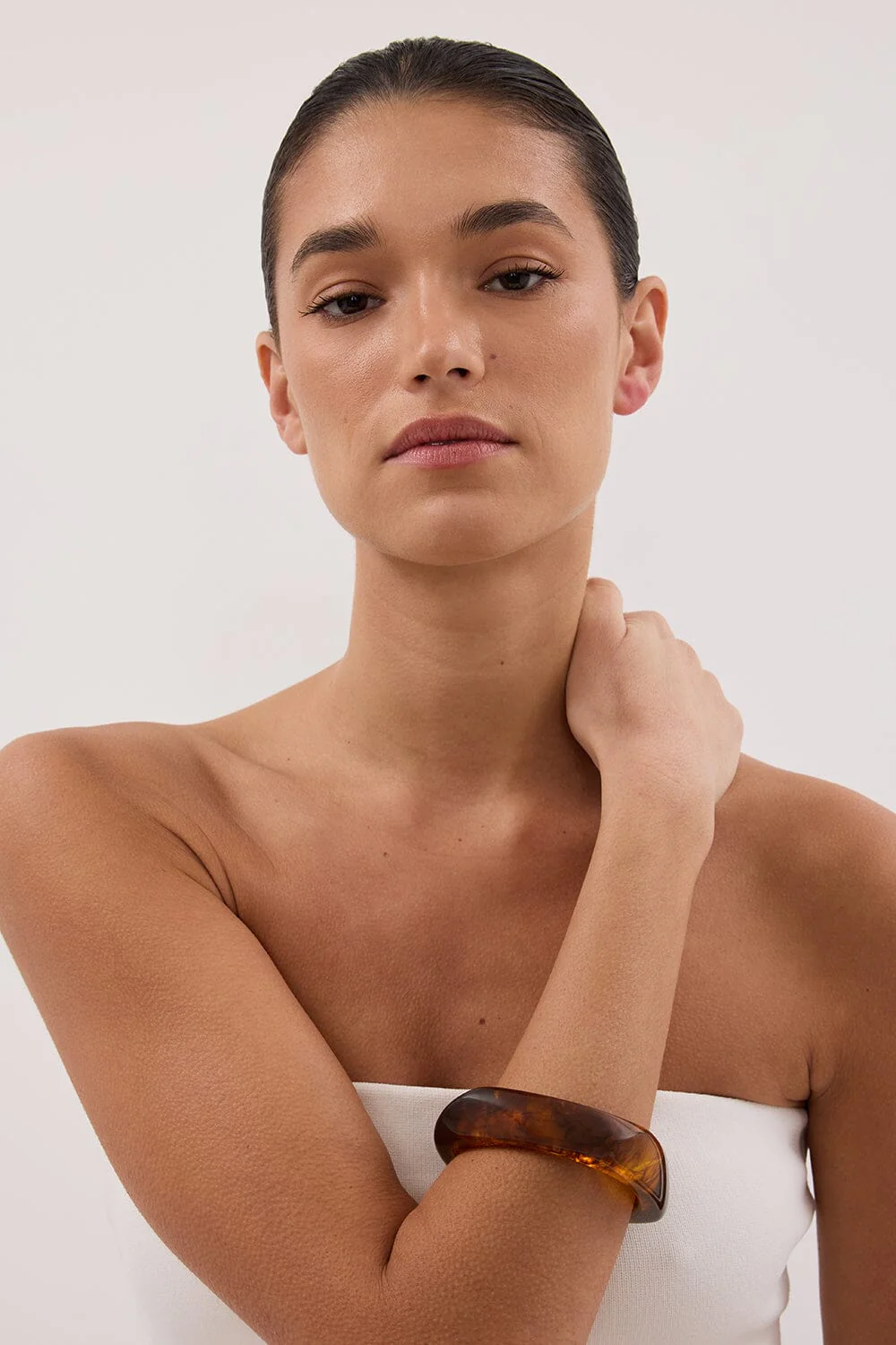 NOAH THE LABEL BROWN RESIN BANGLE - Image 3