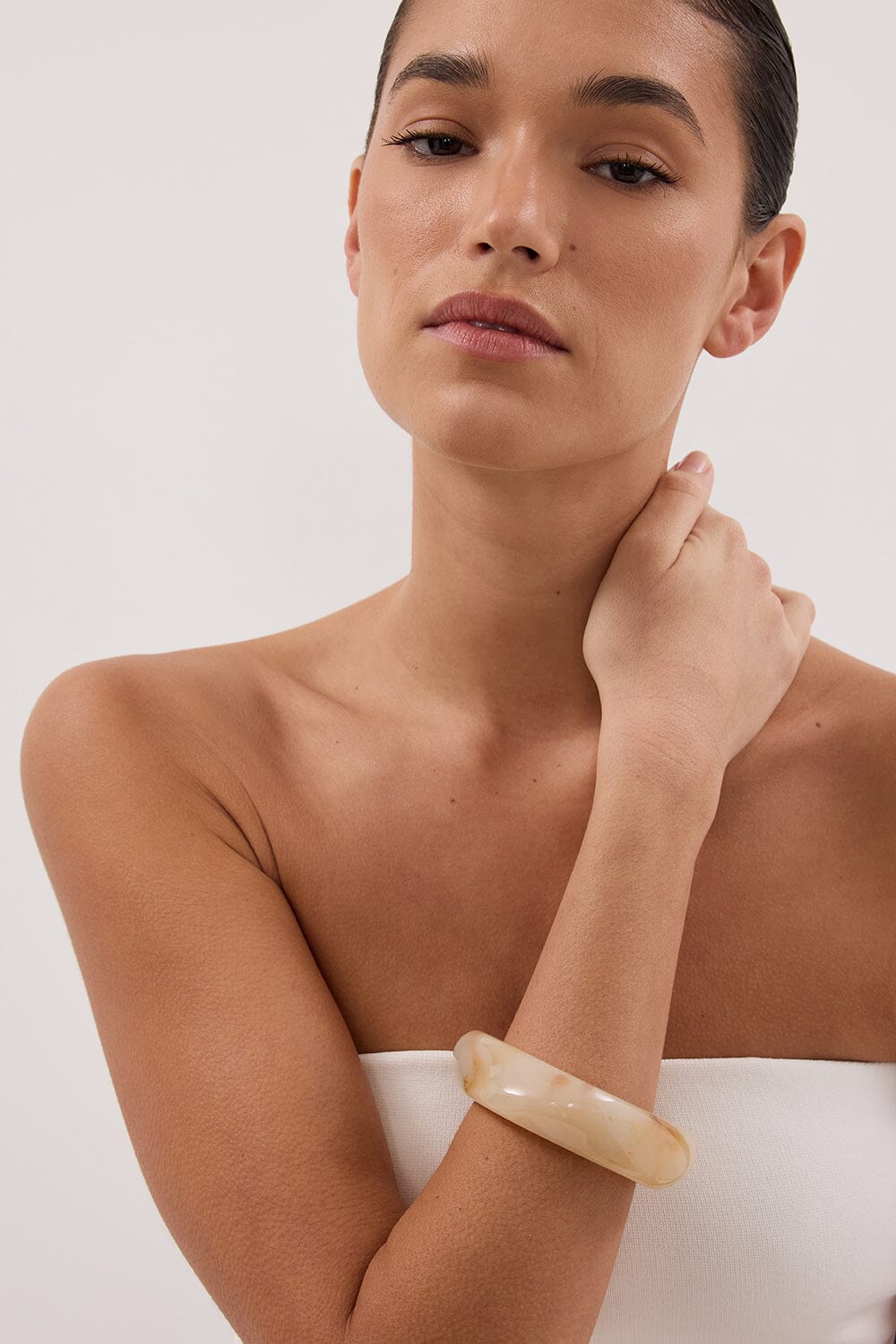 NOAH THE LABEL CREAM RESIN BANGLE - Image 2