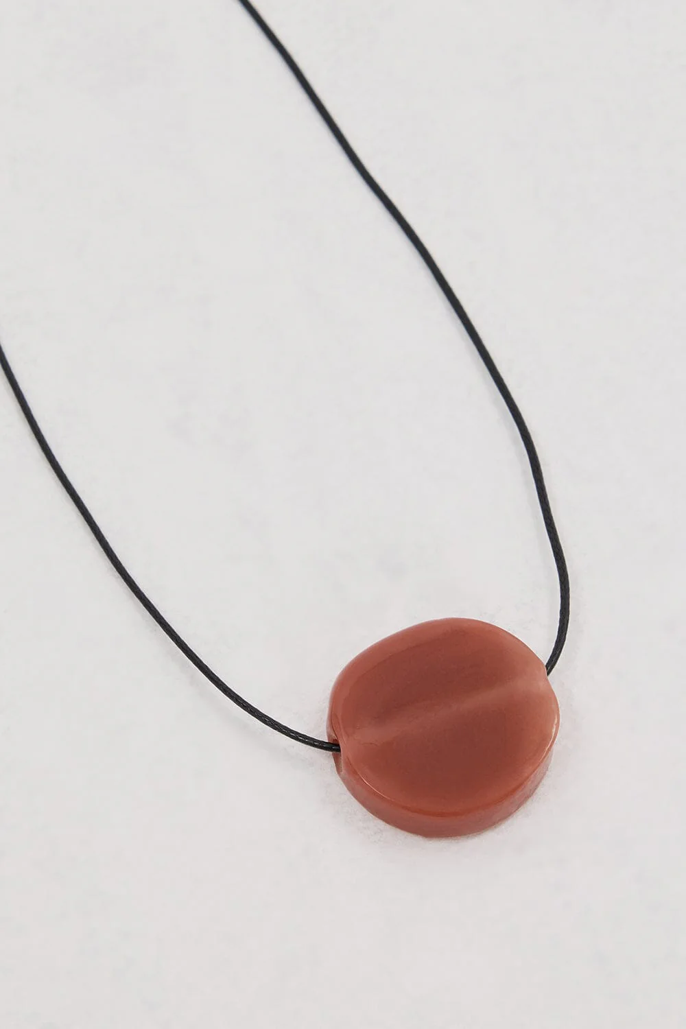 NURI STUDIOS GLASS CIRCLE RED NECKLACE - Image 4