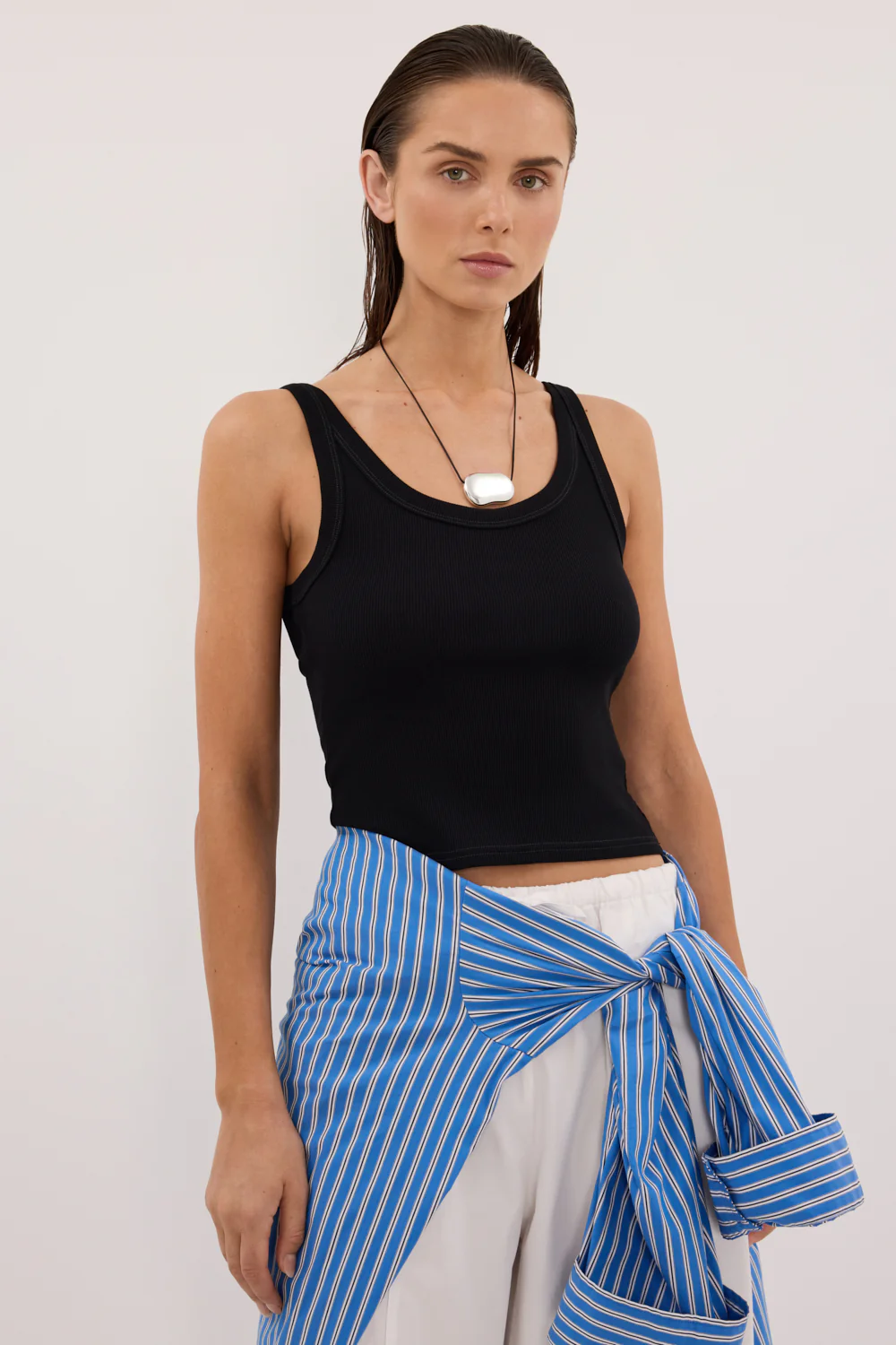 PHOEBE BLACK SCOOP NECK TANK TOP - Image 2