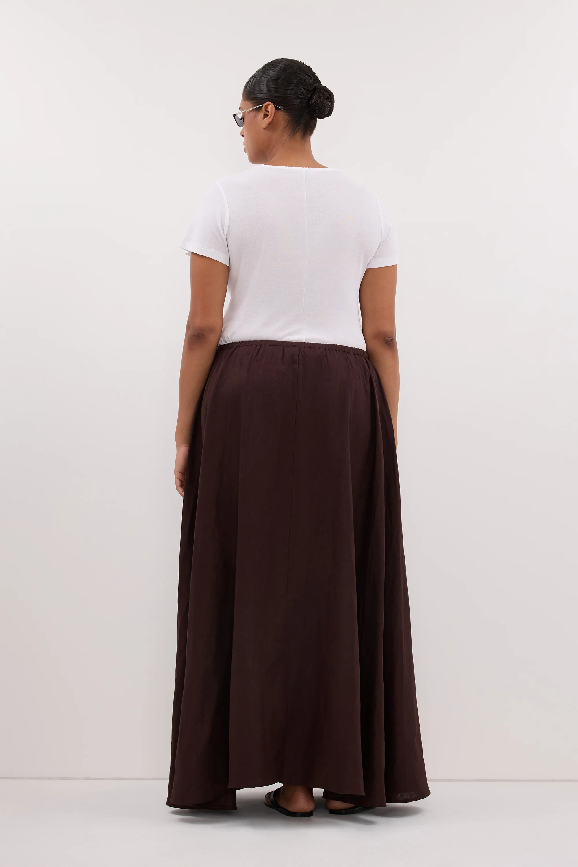 RAVELLO BURNT CHOC LINEN MIDI SKIRT - Image 7
