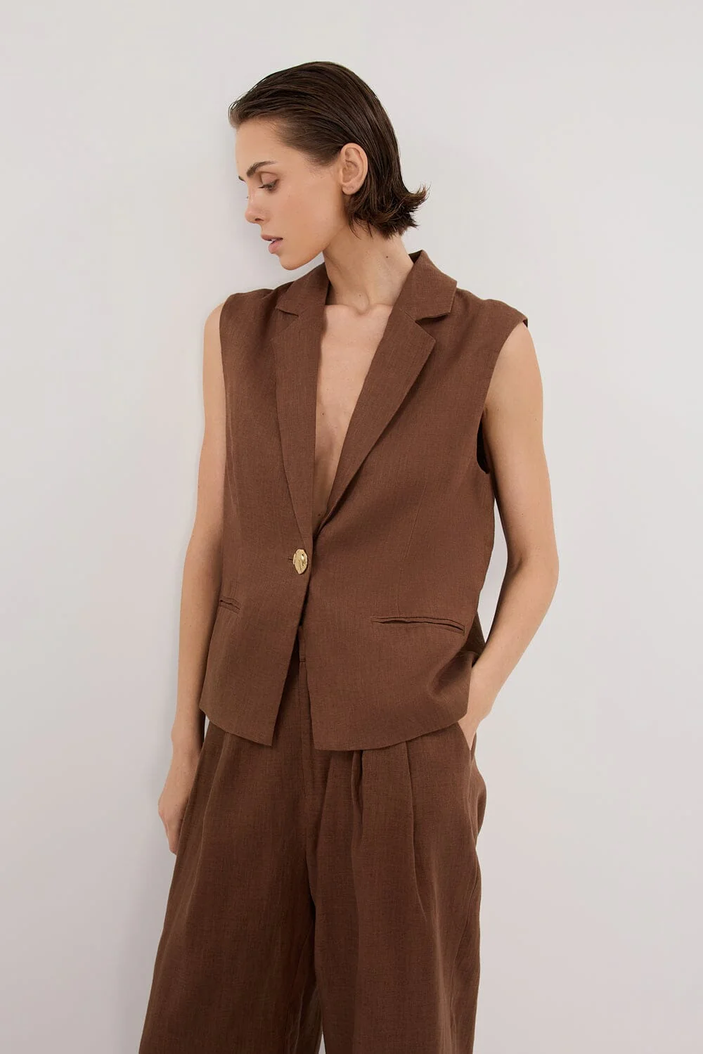 SELAH FONDANT LINEN SLEEVELESS VEST - Image 3