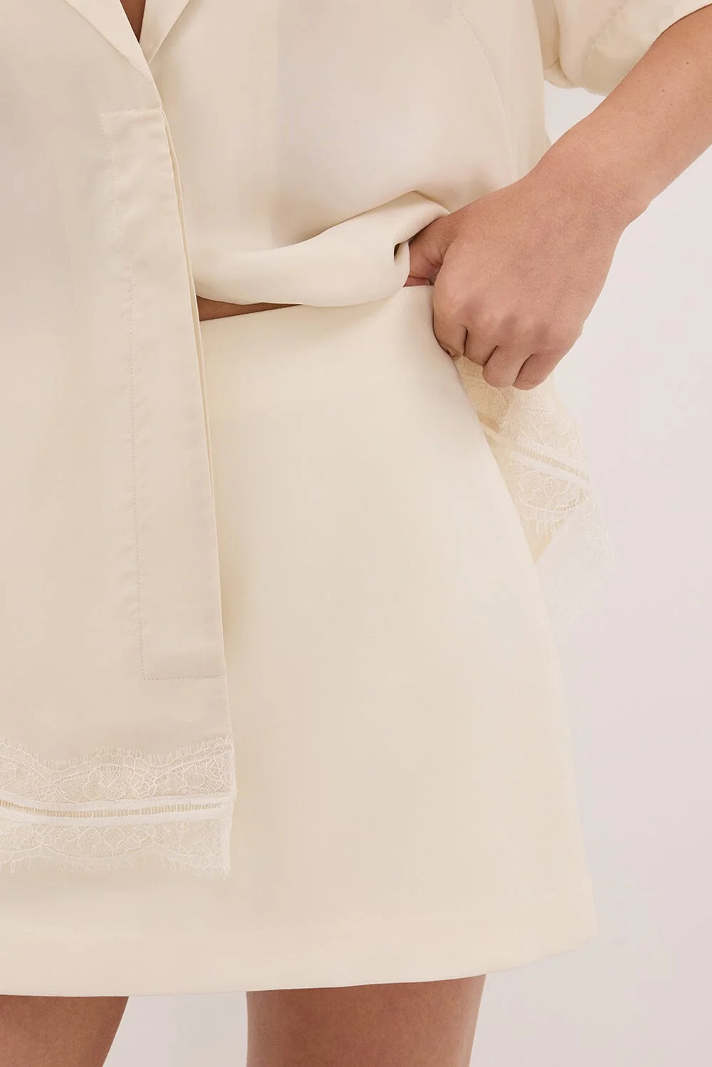 SOHO CREAM TAILORED SKORT - Image 3