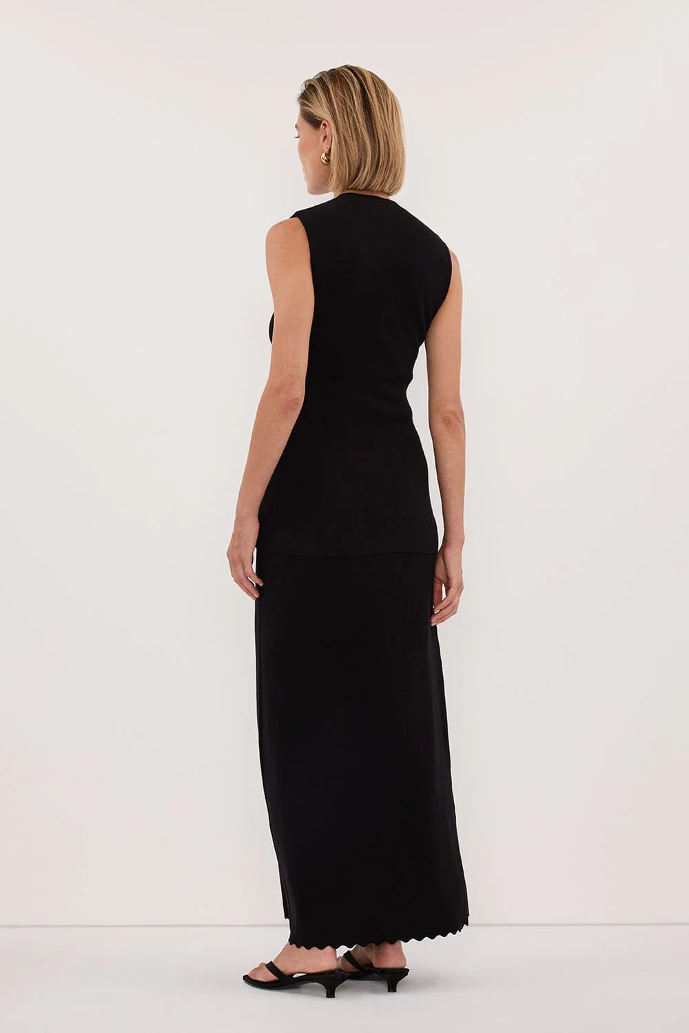 ZOE BLACK SCALLOPED KNIT VEST - Image 4